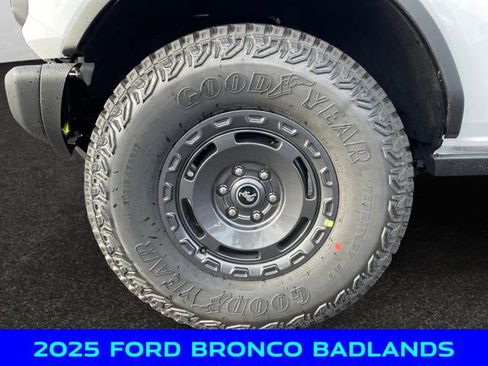 New 2025 Ford Bronco Badlands image 14