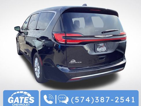 Used 2024 Chrysler Pacifica Touring-L FWD image 6