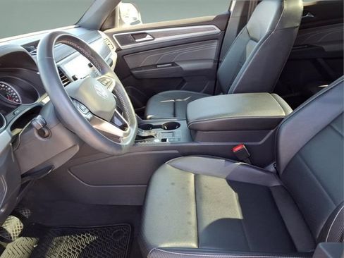 Used 2021 Volkswagen Atlas Cross Sport SE w/ Panoramic Sunroof Package FWD image 12
