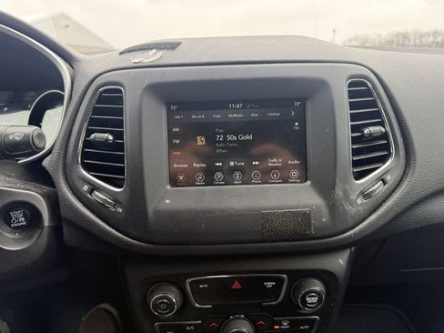 Used 2019 Jeep Compass Latitude image 11