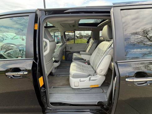 Used 2013 Toyota Sienna Limited w/ Premium Pkg AWD/4WD image 19