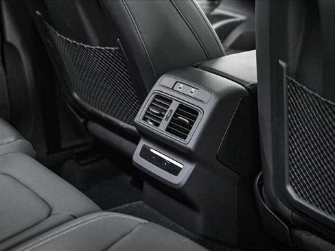 Used 2025 Audi Q5 Premium w/ Convenience Package image 18