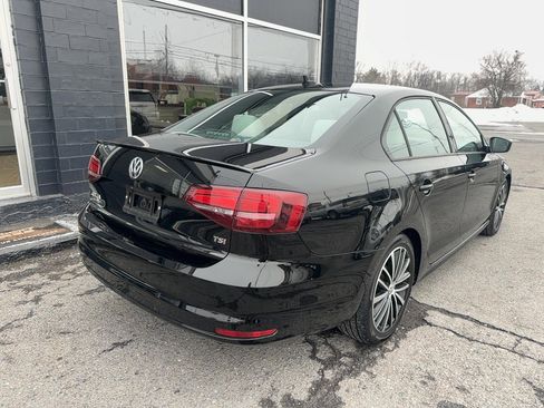 Used 2016 Volkswagen Jetta Sport image 8