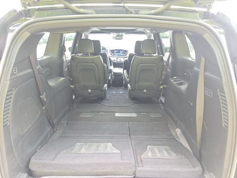 Used 2021 Chrysler Pacifica Limited w/ Uconnect Theater Family Group AWD/4WD image 17