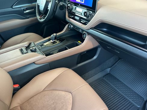 New 2026 Toyota Grand Highlander AWD Hybrid image 18
