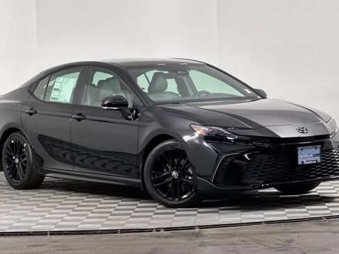 New 2026 Toyota Camry SE image 2