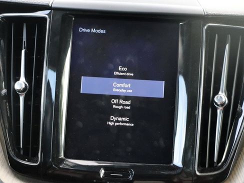 Used 2018 Volvo XC60 T5 Inscription w/ Luxury Seat Package AWD/4WD image 12