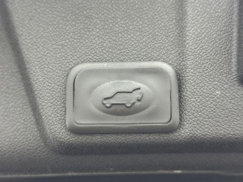 Used 2015 Chevrolet Traverse LTZ AWD/4WD image 9