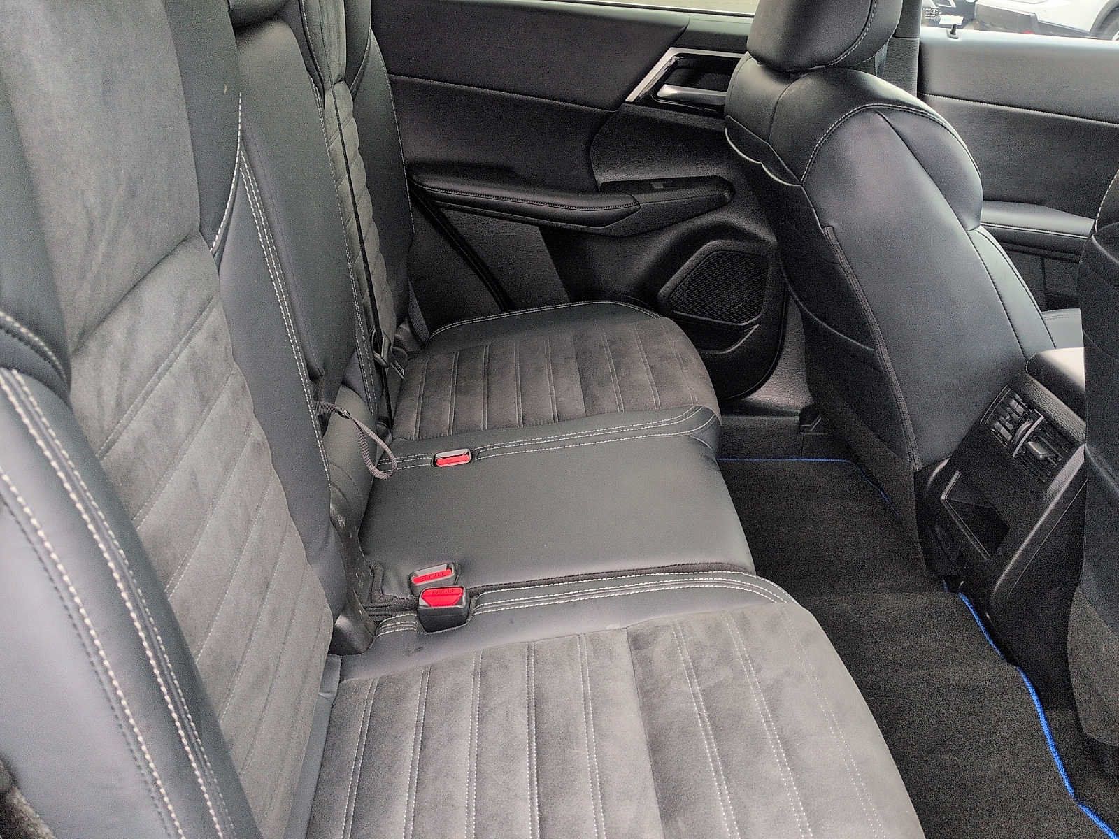 Used 2024 Mitsubishi Outlander SE AWD/4WD image 11