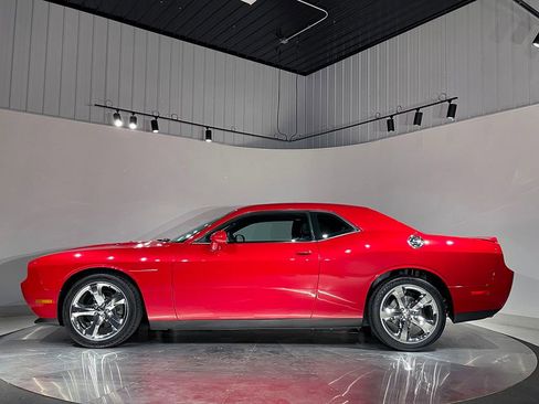 Used 2012 Dodge Challenger SXT Plus RWD image 9