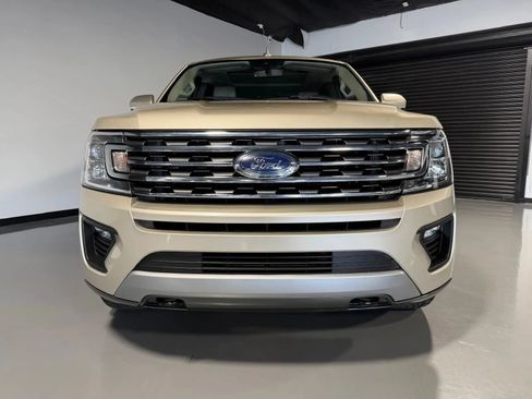 Used 2018 Ford Expedition Max XLT w/ Equipment Group 202A AWD/4WD image 2