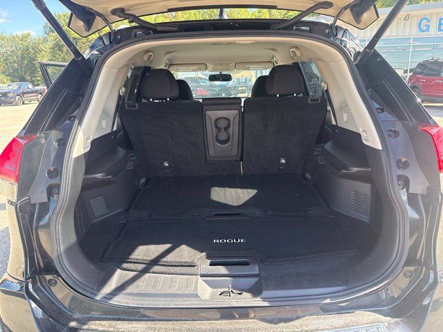 Used 2017 Nissan Rogue SV w/ SV Premium Package FWD image 26