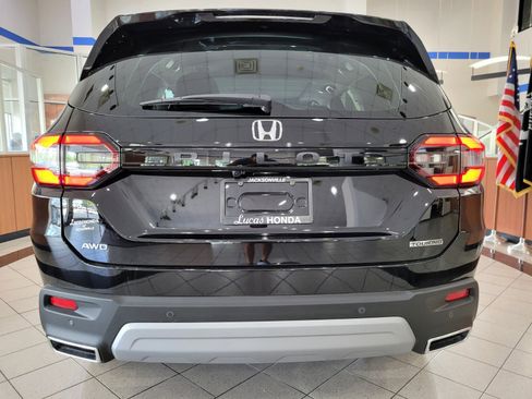 New 2025 Honda Pilot Touring image 5