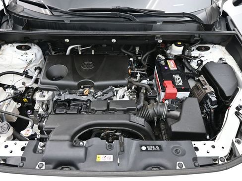 Used 2020 Toyota RAV4 LE image 15