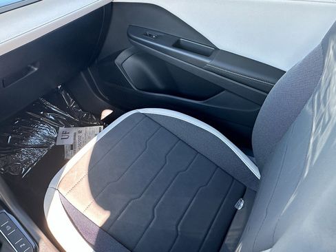 New 2025 Volkswagen Taos SE image 13