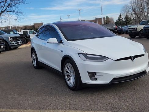Used 2017 Tesla Model X 90D image 4