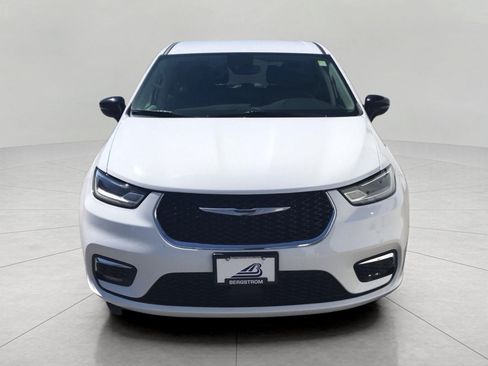 Used 2024 Chrysler Pacifica Touring-L FWD image 12