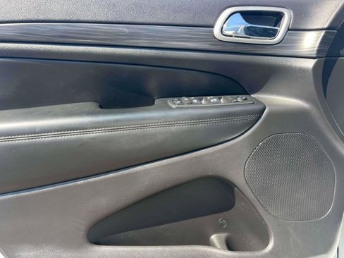 Used 2019 Jeep Grand Cherokee Altitude AWD/4WD image 20