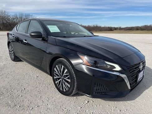 Used 2024 Nissan Altima 2.5 SV image 7