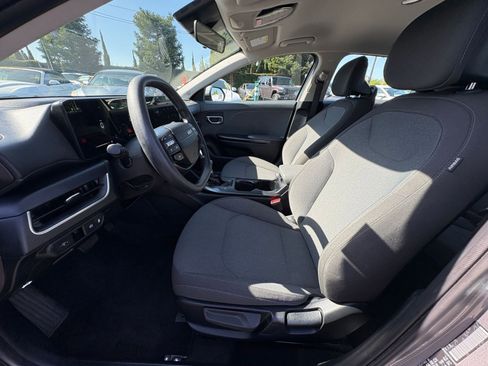 Used 2025 Kia K4 LXS image 27