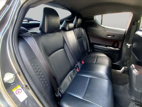 Used 2019 Toyota C-HR Limited FWD image 19