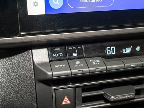 Used 2025 Toyota Camry XLE image 13