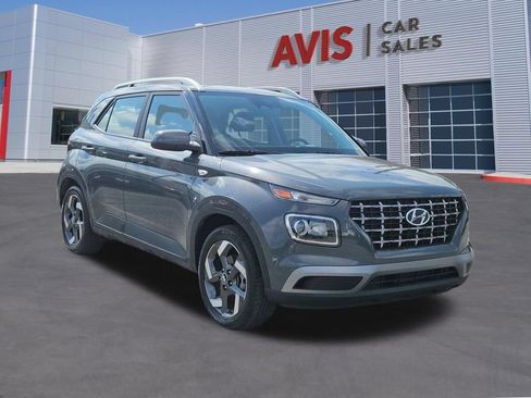 Used 2025 Hyundai Venue SEL FWD image 3