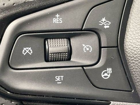 Used 2023 Chevrolet TrailBlazer RS w/ Sun and Liftgate Package FWD image 32