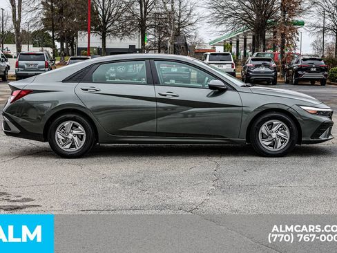 Used 2025 Hyundai Elantra SE FWD image 9
