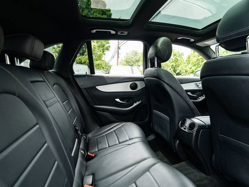 Used 2019 Mercedes-Benz GLC 300 4MATIC w/ Premium Package image 18