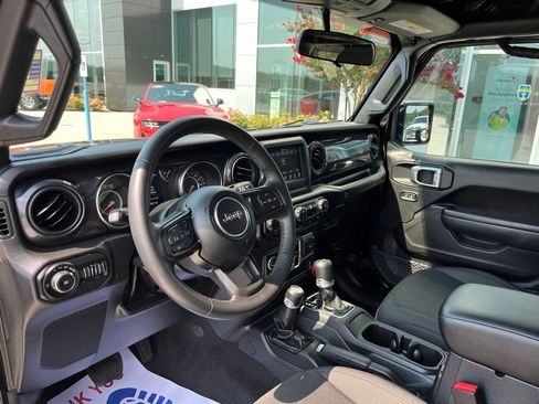 Used 2022 Jeep Wrangler Unlimited Sport AWD/4WD image 5