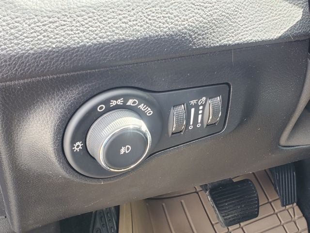 Used 2020 Jeep Compass Limited FWD image 9