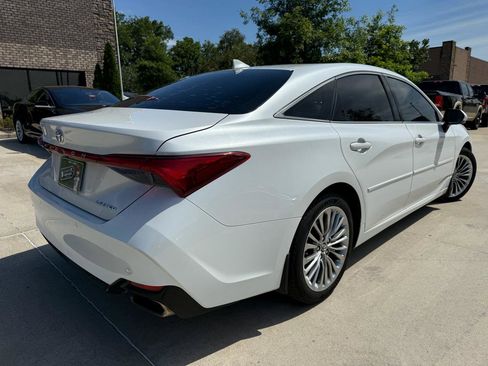 Used 2019 Toyota Avalon Limited w/ Advanced Safety Package FWD image 4