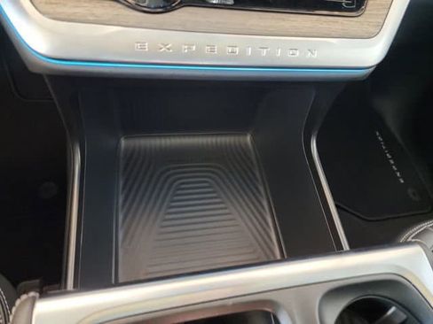 New 2025 Ford Expedition Platinum w/ Driver's Package image 28