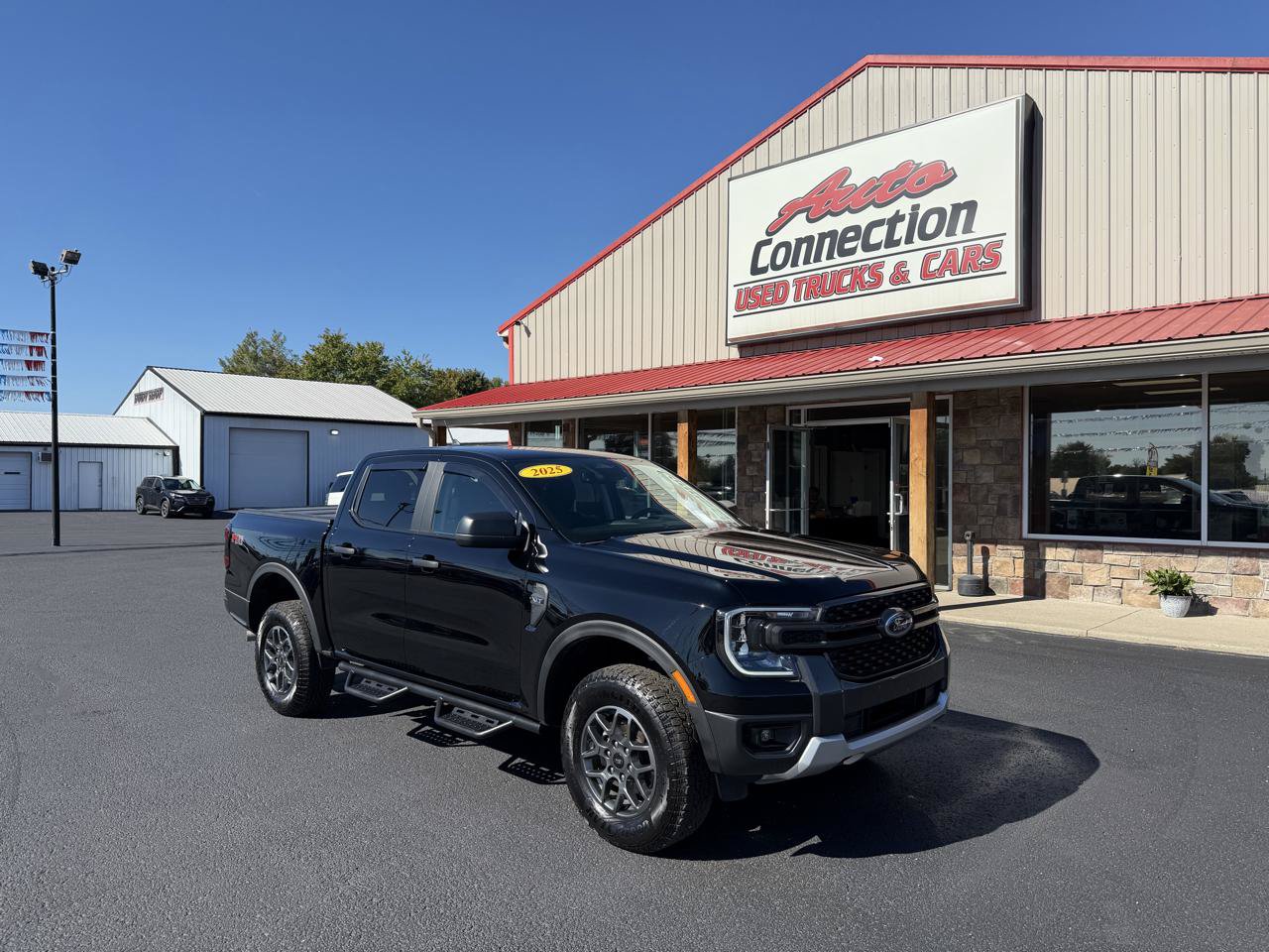 Used 2025 Ford Ranger XLT w/ FX4 Off-Road Package AWD/4WD image 2
