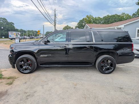 Used 2017 Chevrolet Suburban LT w/ Luxury Package RWD image 5