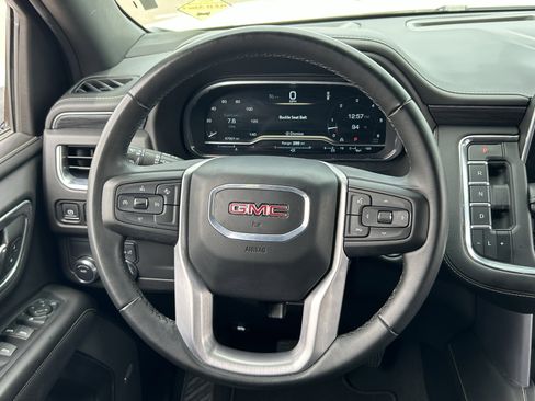 Certified 2021 GMC Yukon XL SLT w/ SLT Luxury Package AWD/4WD image 23