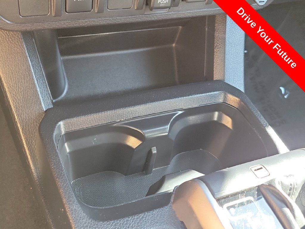 Used 2020 Toyota Tacoma SR5 RWD image 13