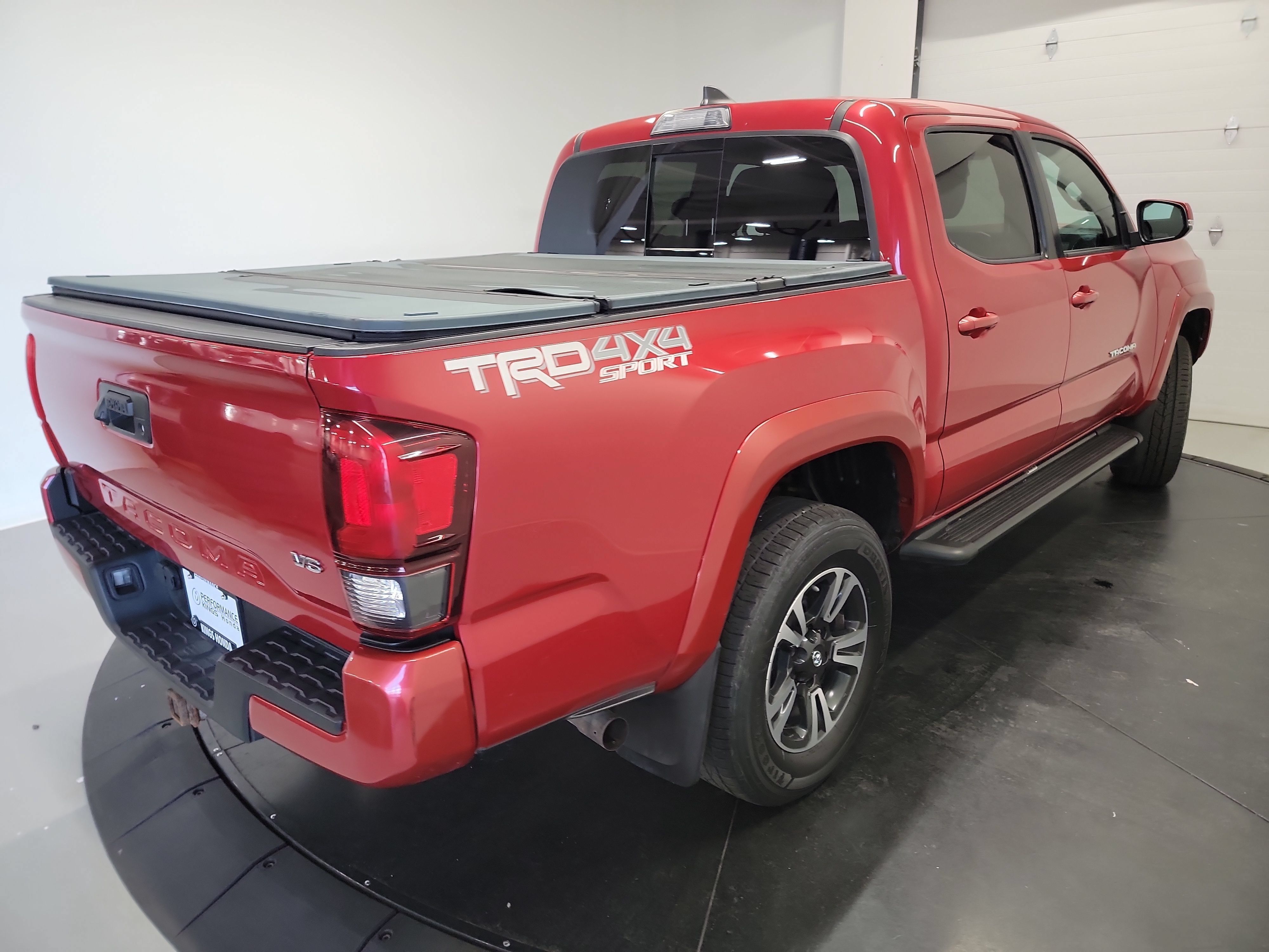 Used 2019 Toyota Tacoma TRD Sport AWD/4WD image 9