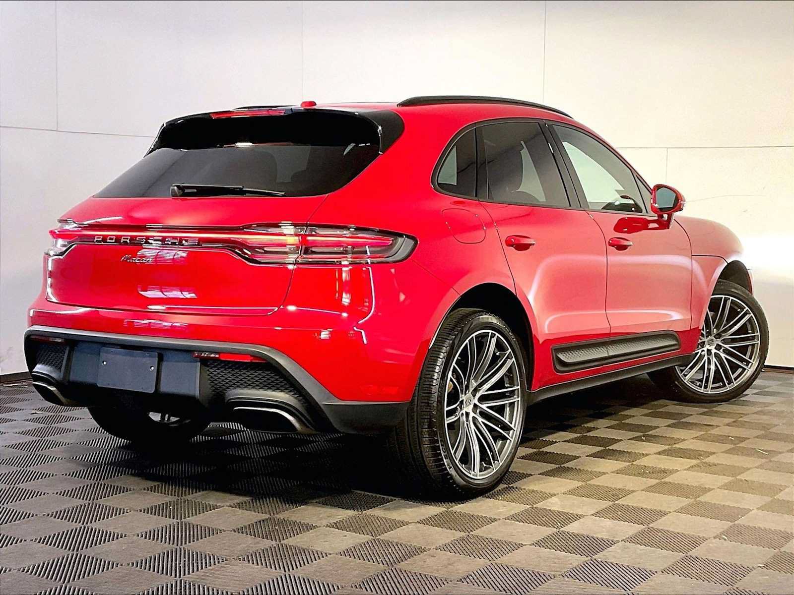 Used 2023 Porsche Macan AWD/4WD image 7
