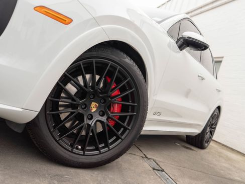 Used 2022 Porsche Cayenne GTS image 4