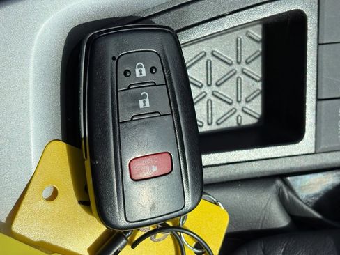 Used 2025 Toyota RAV4 XLE FWD image 13