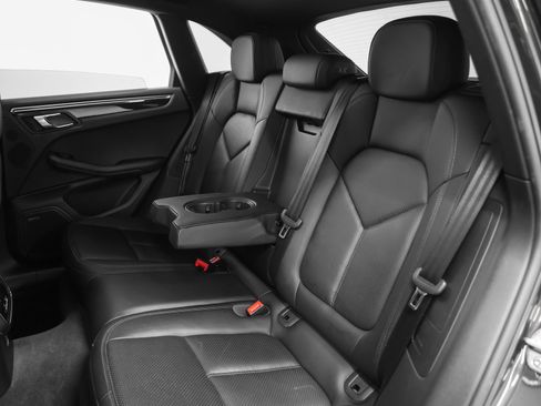 Certified 2017 Porsche Macan AWD/4WD image 36