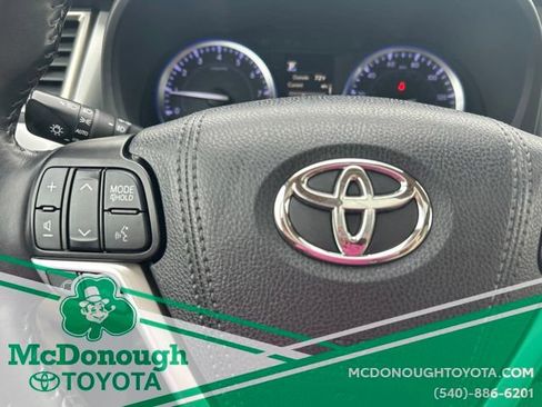 Used 2019 Toyota Highlander XLE FWD image 24