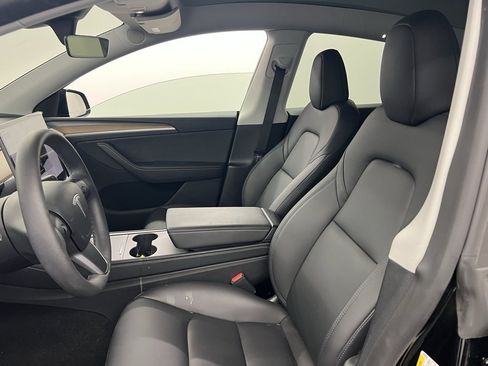 Used 2024 Tesla Model Y Long Range image 8