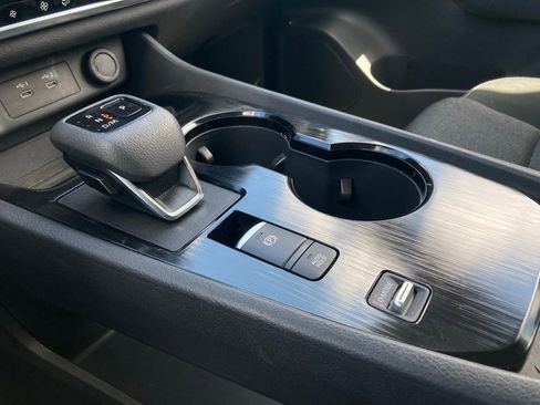 Used 2025 Nissan Rogue SV image 27