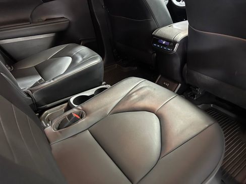 Certified 2022 Toyota Highlander XLE image 21