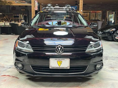 Used 2011 Volkswagen Jetta SEL FWD image 2