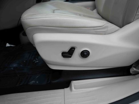 Used 2021 Chrysler Pacifica Touring-L FWD image 12