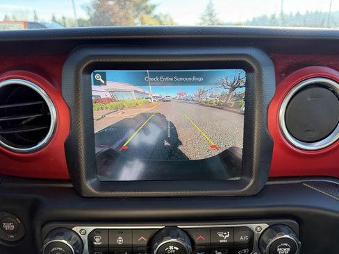 Used 2023 Jeep Gladiator Rubicon w/ Cold Weather Group image 22